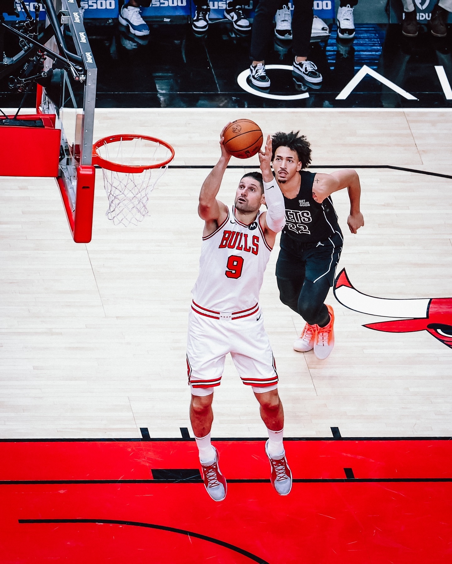 关于芝加哥公牛发布备战花絮；冲刺阶段篮板制胜；全明星赛任务艰巨；更衣室氛围转暖的信息-爱游戏体育